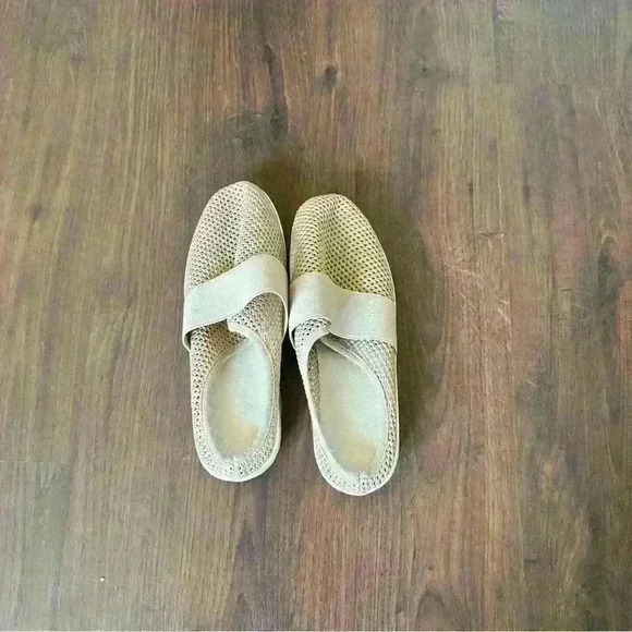 Women canvas lady walking shoes size 9 in beige new - Picture 5 of 7